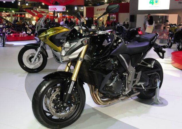 Honda CB 1000R tem design agressivo e vai custar a partir de R$ 38.000