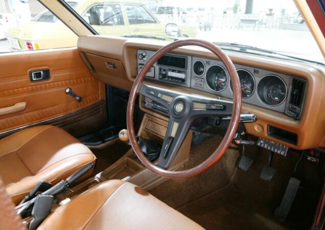 Interior do Toyota Corolla 1974