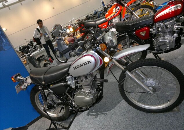 No espaço reservado às motos de uso misto, a lendária XL 250 Motorsports