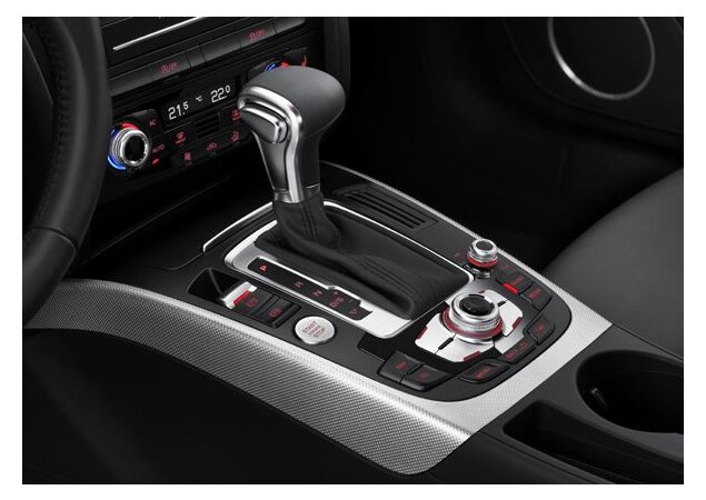 Transmissão S-Tronic tem sete velocidades