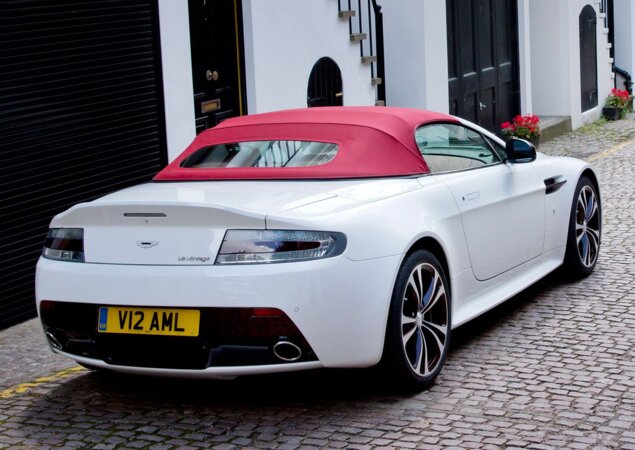 Aston Martin V12 Vantage Roadster