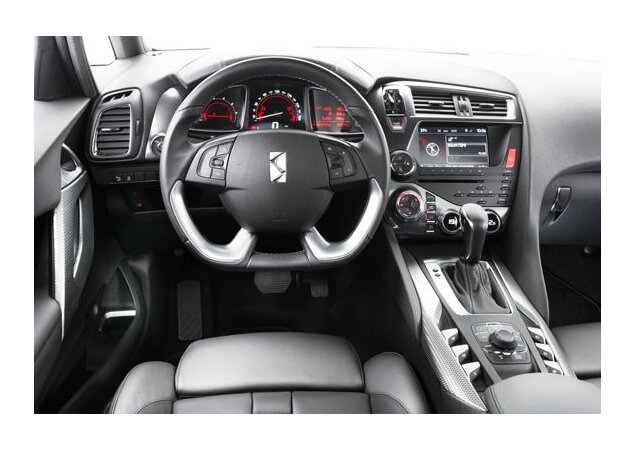 Seis airbags, central multimídia e controle de estabilidade são de série
