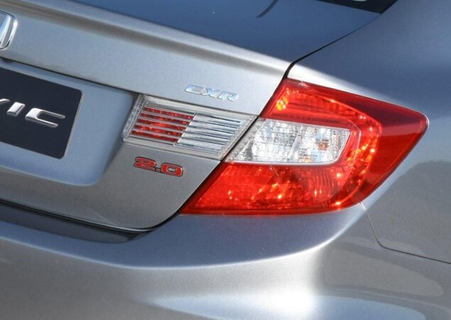 Honda Civic 2.0 estará disponível nas versões LXR e EXR