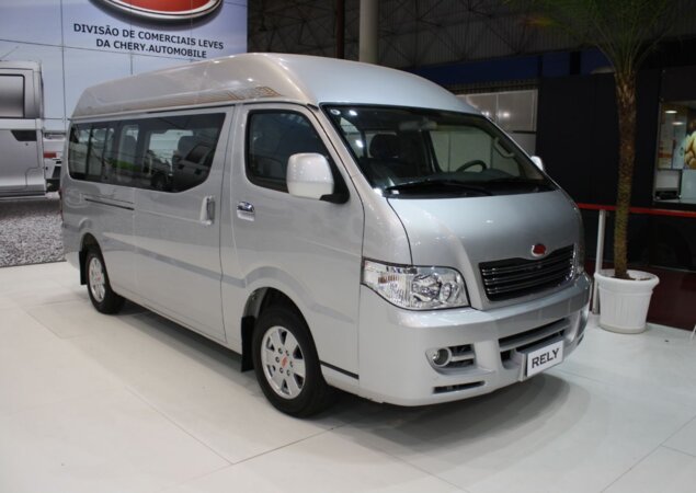 Rely H13 ainda não está confirmada para o Brasil, mas tem motor 2.0 turbo a gasolina de 170 cv
