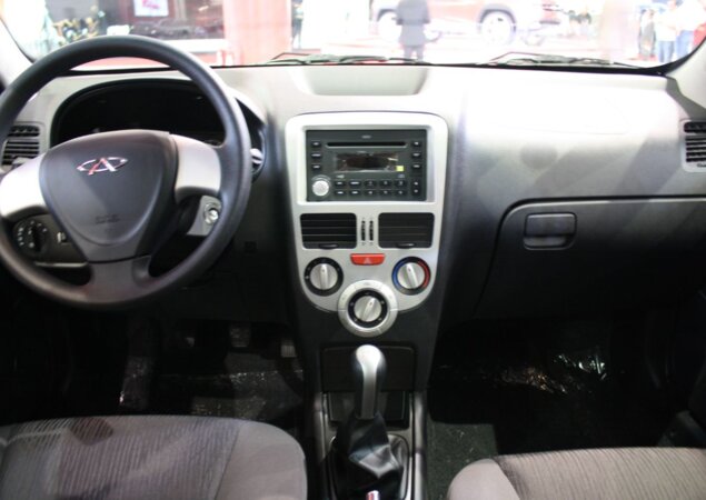 Interior do Chery Celer