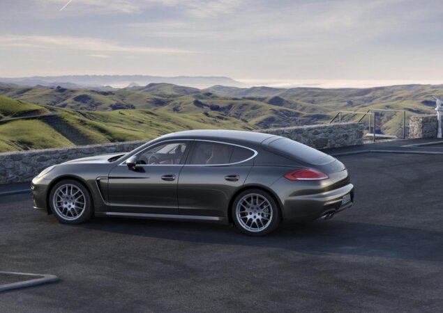 Porsche Panamera 4S 2014