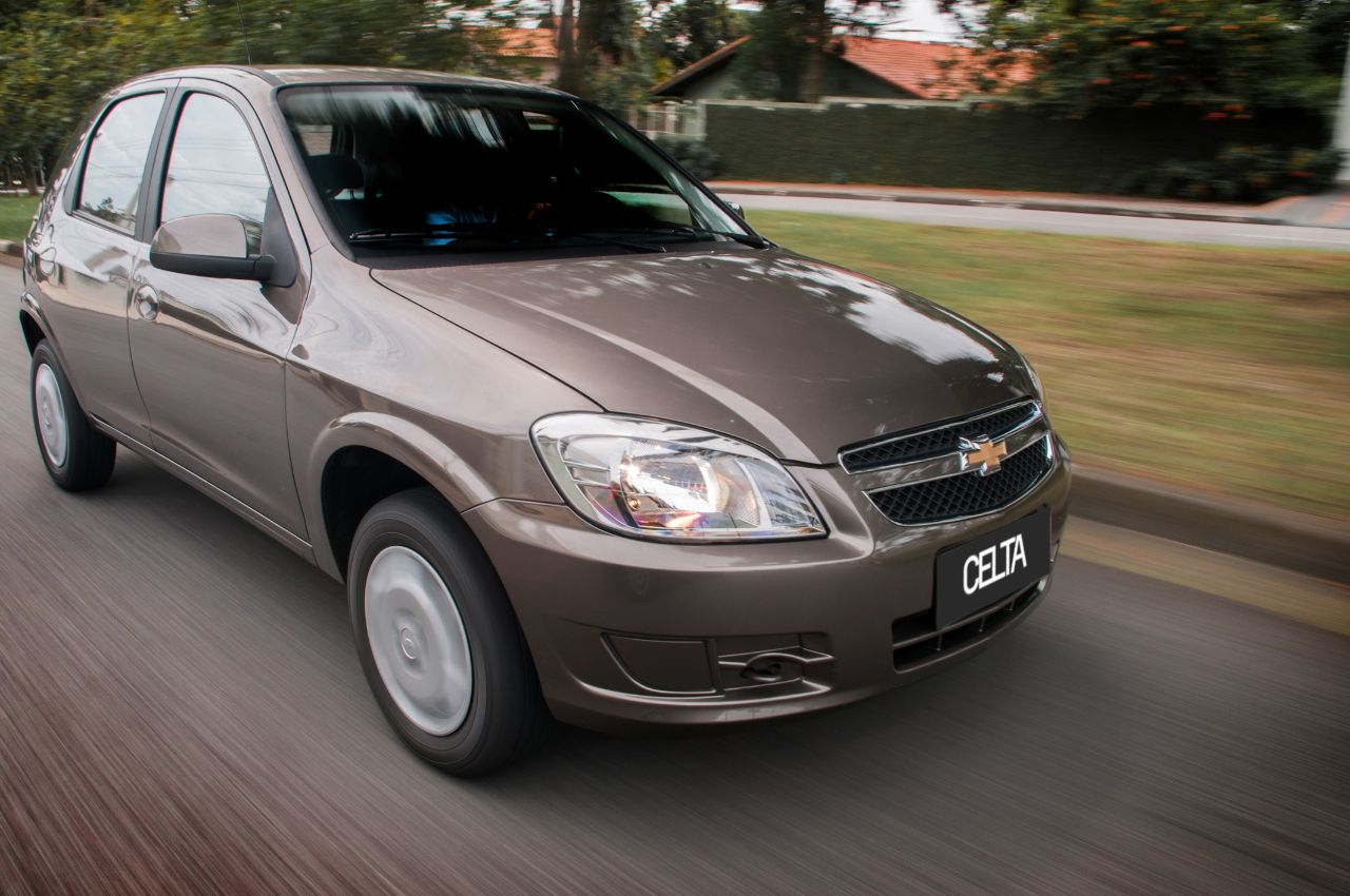 Airbags e ABS são oferecidos como opcionais na linha 2014 do Celta