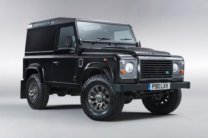 LXV brinca com a idade da Land Rover. Letras representam 65 em algarismos romanos