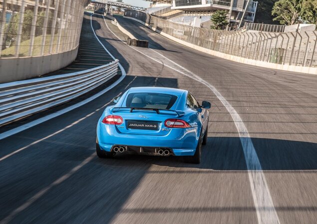 Modelo é o mais rápido da Jaguar e chega aos 300 km/h