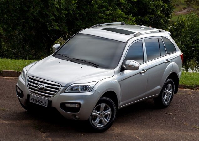 A versão VIP do X60 ganhou novo teto solar e central multimídia com tela de sete polegadas