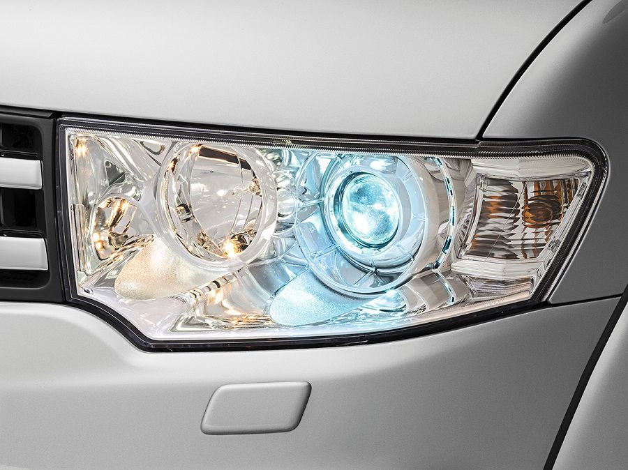 Faróis bi-xenon com acendimento automático