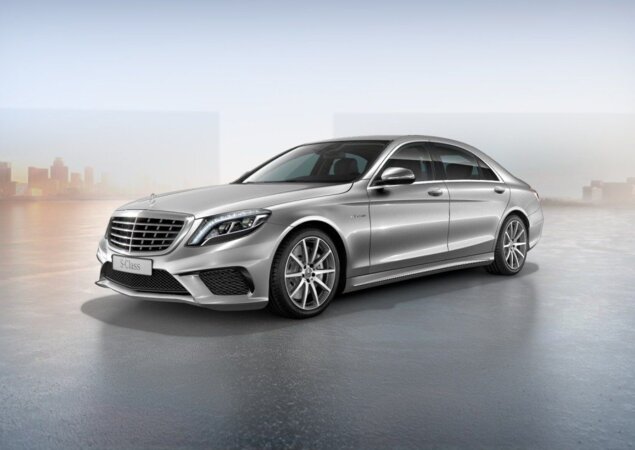 Mercedes-Benz S63 L AMG tem porte de sedã de luxo e desempenho de esportivo