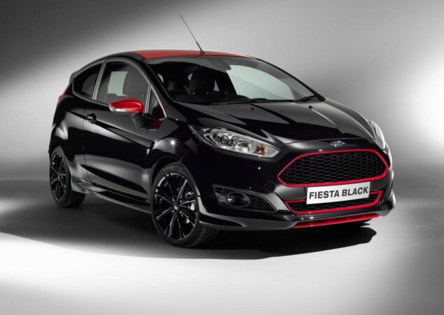 Versão Black Edition recebe pintura preta com teto e detalhes em vermelho