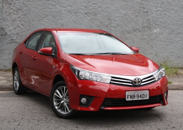 Toyota Corolla XEi: mudança de geração para retomar a liderança