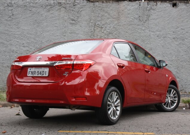 Corolla XEi, porém, é mais equipado