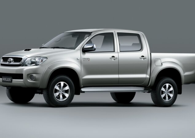 Toyota Hilux: dos 94.992 veículos convocados, 67.498 unidades foram da picape Hilux. Falha  poderia causar a não abertura do airbag do motorista