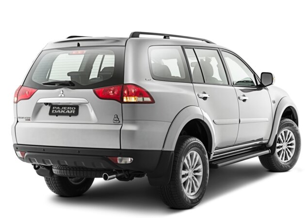 Modelo é oferecido em três versões: duas a diesel com câmbio automático de cinco marchas e uma flex com transmissão automática de quatro velocidades