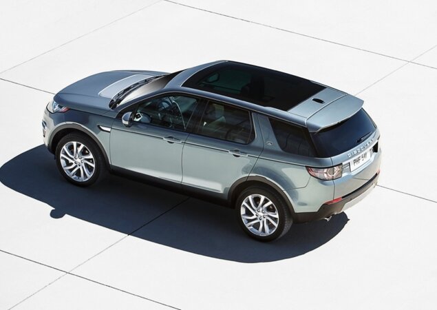 O SUV irá ocupar o lugar do Freelander 2. A carroceria adota a mesma plataforma do antecessor, mas com 6 cm a menos no comprimento