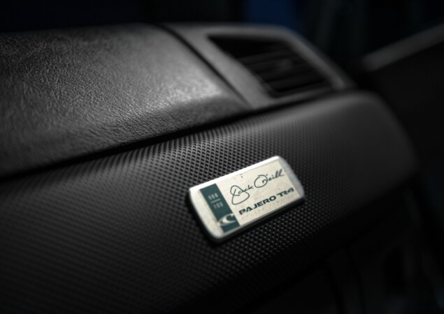 Limitada a 600 unidades, o novo Pajero TR4 O'Neill tem placa de identificação no painel