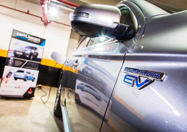 O Outlander PHEV pode ser recarregado em tomadas residenciais