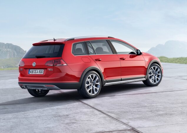 Disponível inicialmente apenas com motores turbinados, o modelo recebe de série tração integral 4Motion