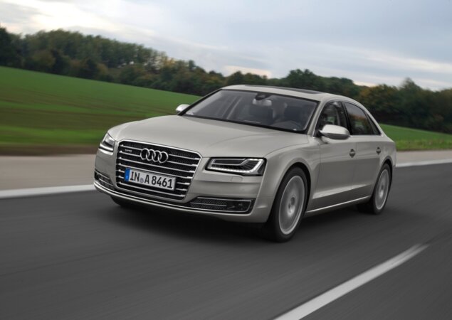 O novo A8 L possui 13 cm extras de entre-eixos e comprimento em relação ao A8 convencional