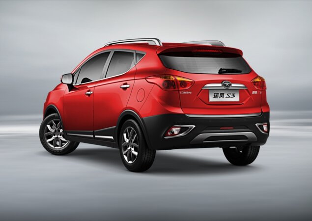 O modelo será o primeiro da marca equipado com transmissão automática no Brasil, no caso, uma caixa CVT