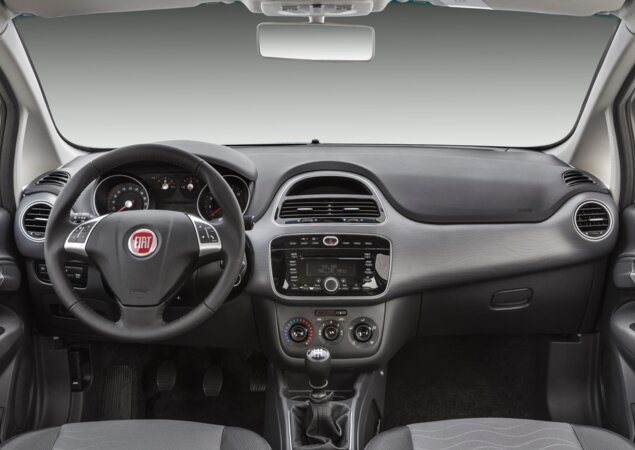 Como diferencial, o modelo também possui volante revestido em couro com comandos de rádio, sistema Blue&Me e vidros traseiros elétricos