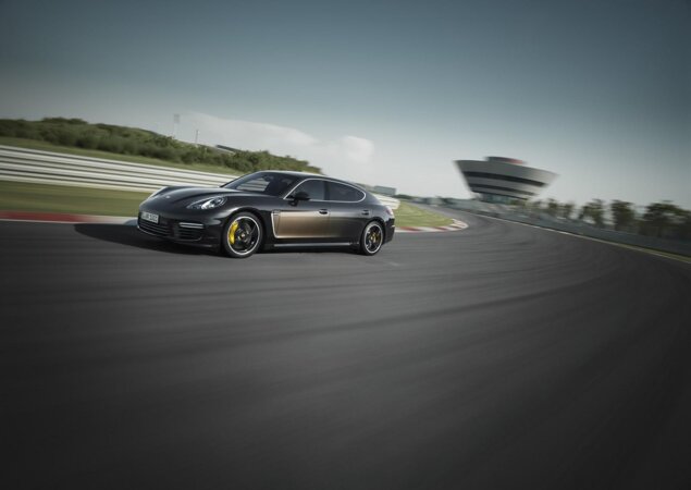 O novo Porsche Panamera Exclusive Series toma como base a versão topo de linha Turbo S Executive