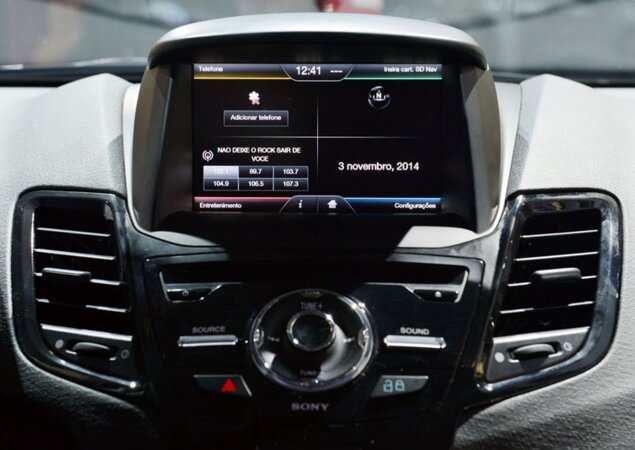 O sistema SYNC possui GPS integrado