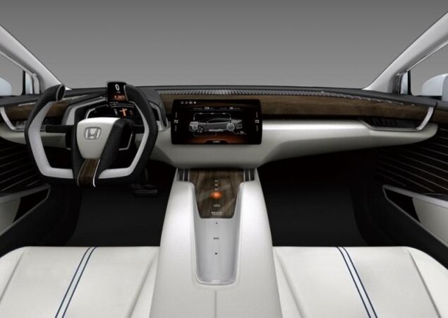 O interior segue as linhas futuristas da carroceria