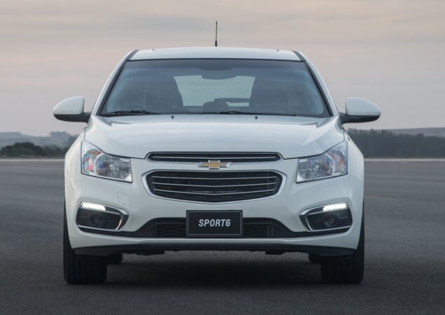 Versão topo de linha LTZ traz ainda barras cromadas na grade