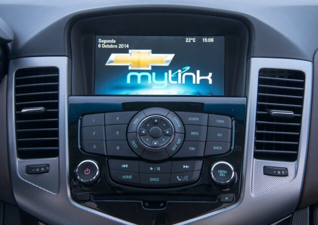 Sistema My Link com tela sensível ao toque, GPS e câmera de ré vem de série na configuração LTZ
