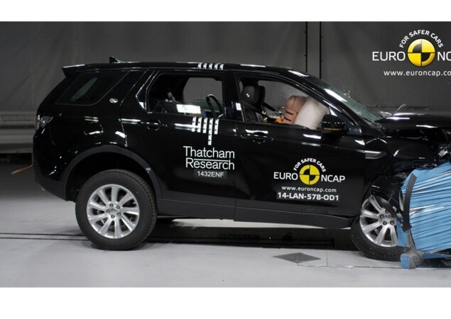 Land Rover Discovery Sport, que começa a ser vendido aqui em 2015 e será nacionalizado em 2016, recebe cinco estrelas no Euro NCap