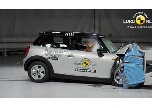 Mini Cooper, já oferecido por aqui, conseguiu apenas quatro estrelas