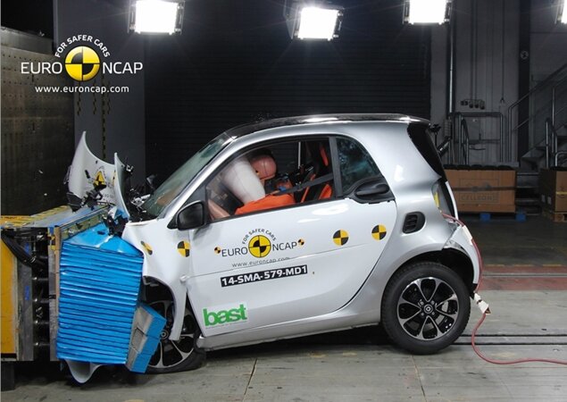 O tamanho reduzido do smart Fortwo cobrou seu preço na avaliação de segurança e o modelo recebeu quatro estrelas no Euro NCap