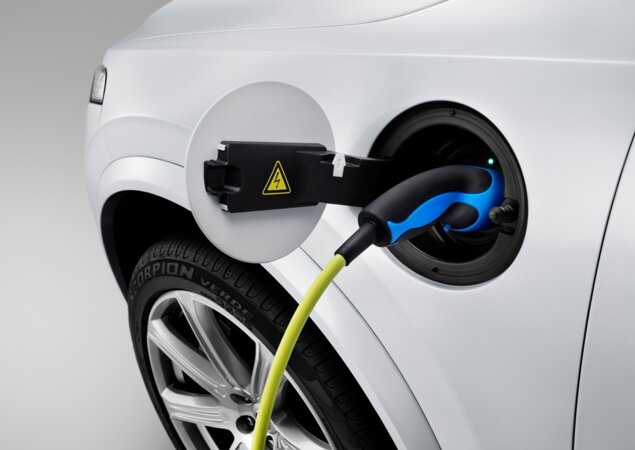 Sistema plug-in permite fazer a recarga da bateria em tomadas