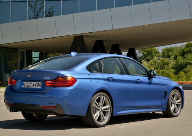 Cupê é movido por um motor 2.0 turbo de 248 cv