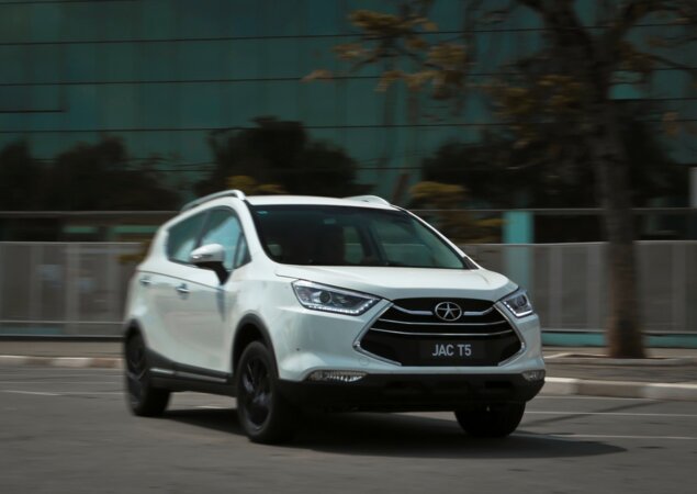 O câmbio poderá ser manual de cinco marchas ou automático do tipo CVT, sendo um dos primeiros modelos da marca a trazer essa transmissão no País