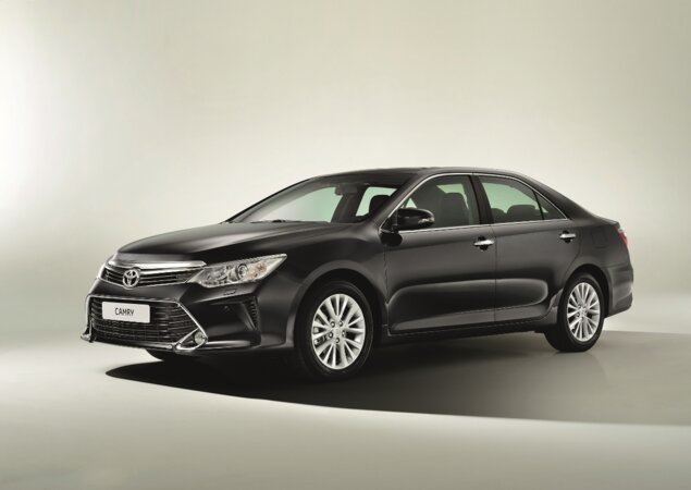 O Toyota Camry reestilizado já pode ser encontrado nas concessionárias da marca no Brasil por R$ 158.600