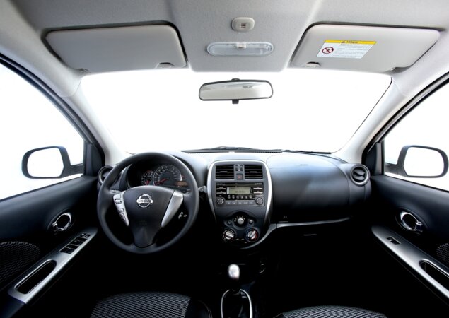 Hatch já vem com ar-condicionado e direção elétrica desde a versão de entrada