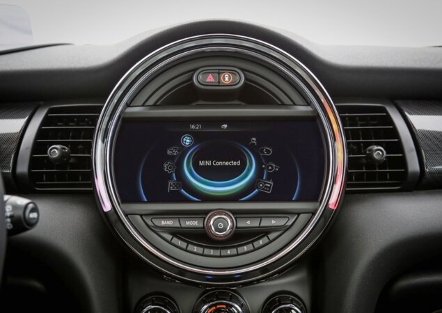 Sistema de som exibe tela colorida e vem com GPS integrado no Cooper S