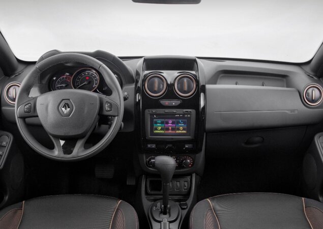 Interior do Duster Dynamique 2.0 automático