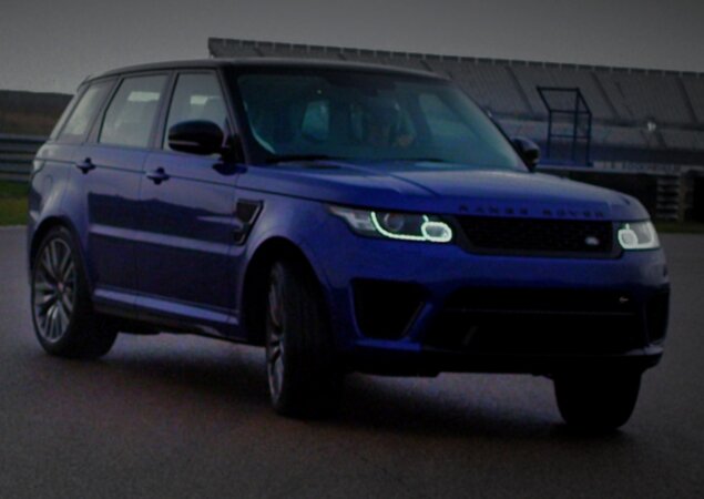 Com motor 5.0 V8 de 550 cv, o Range Rover Sport SVR vai de 0 a 100 km/h em 4,7 segundos