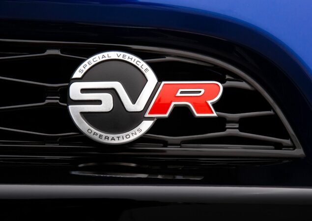 Modelo é o primeiro a adotar a assinatura SVR, que será empregada nos próximos carros de alto desempenho da Land Rover e da Jaguar