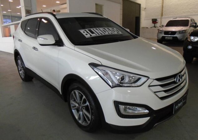 Comprar um blindado usado é mais barato e ele já está disponível para pronta-entrega, como este Hyundai Santa Fe oferecido pela Hi-Tech Blindagens