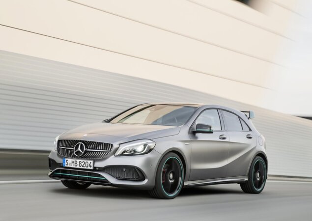 A versão A 45 AMG (foto) ganhou 21 cv e agora tem 381 cv de potência