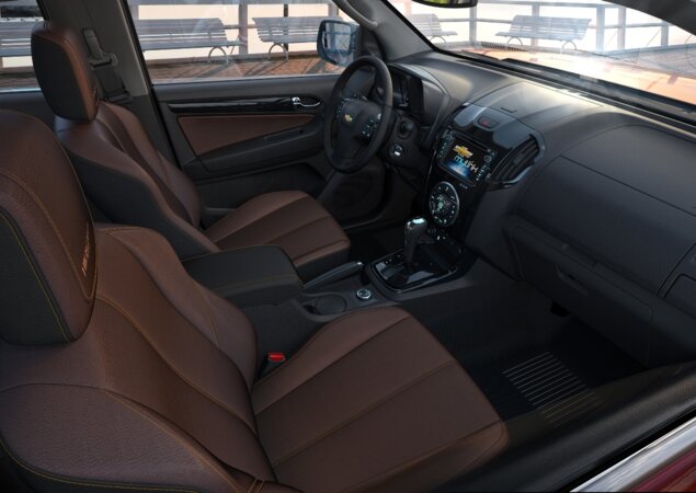 Por dentro, a S10 tem estilo semelhante ao do SUV Trailblazer