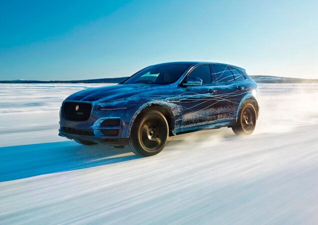 No frio sueco, o F-Pace passou por ajustes do sistema de tração integral e do controle dinâmico de estabilidade