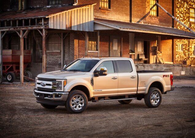 Mudanças chegam também à F-350. Na foto, a versão King Ranch